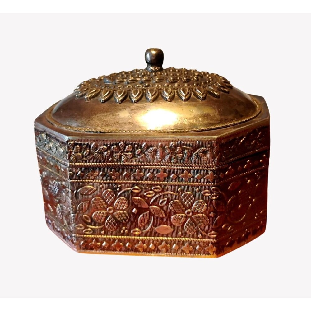 Vtg Tibetan Mughal Indian Silver Metal Repousse Octagon Shaped Spice Jewelry Box